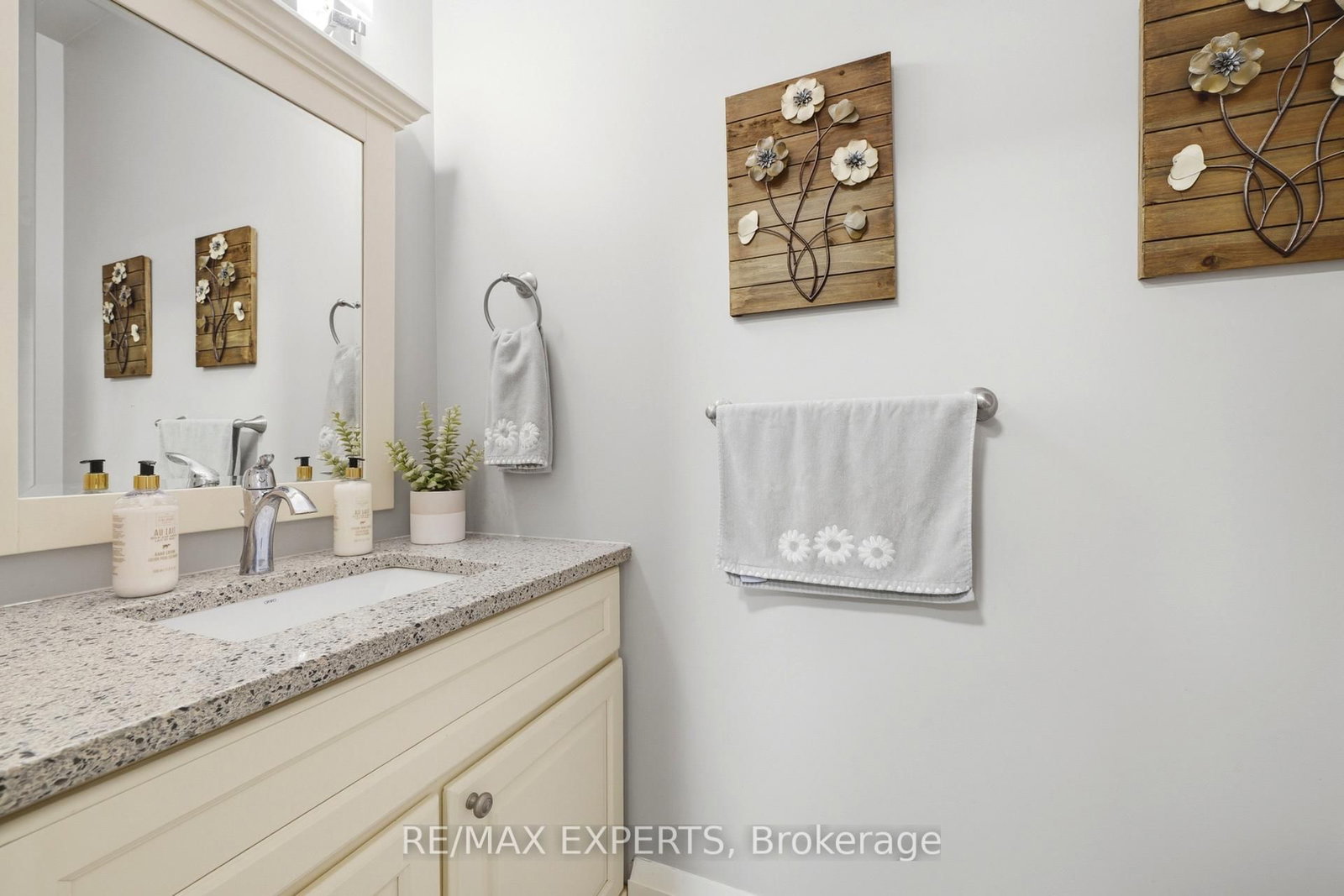 48 Marni Lane • Springwater, ON photo 24