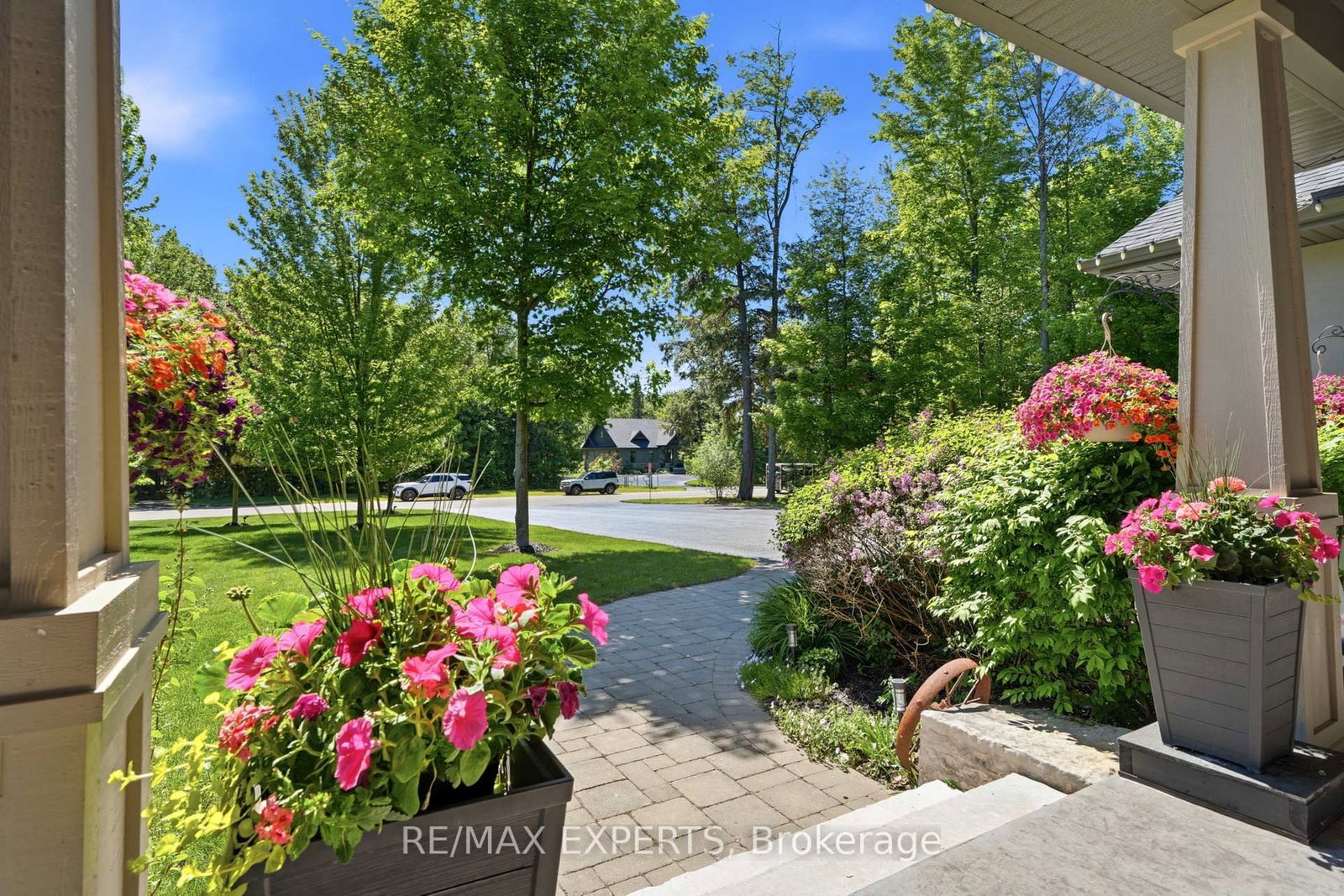 48 Marni Lane • Springwater, ON photo 4