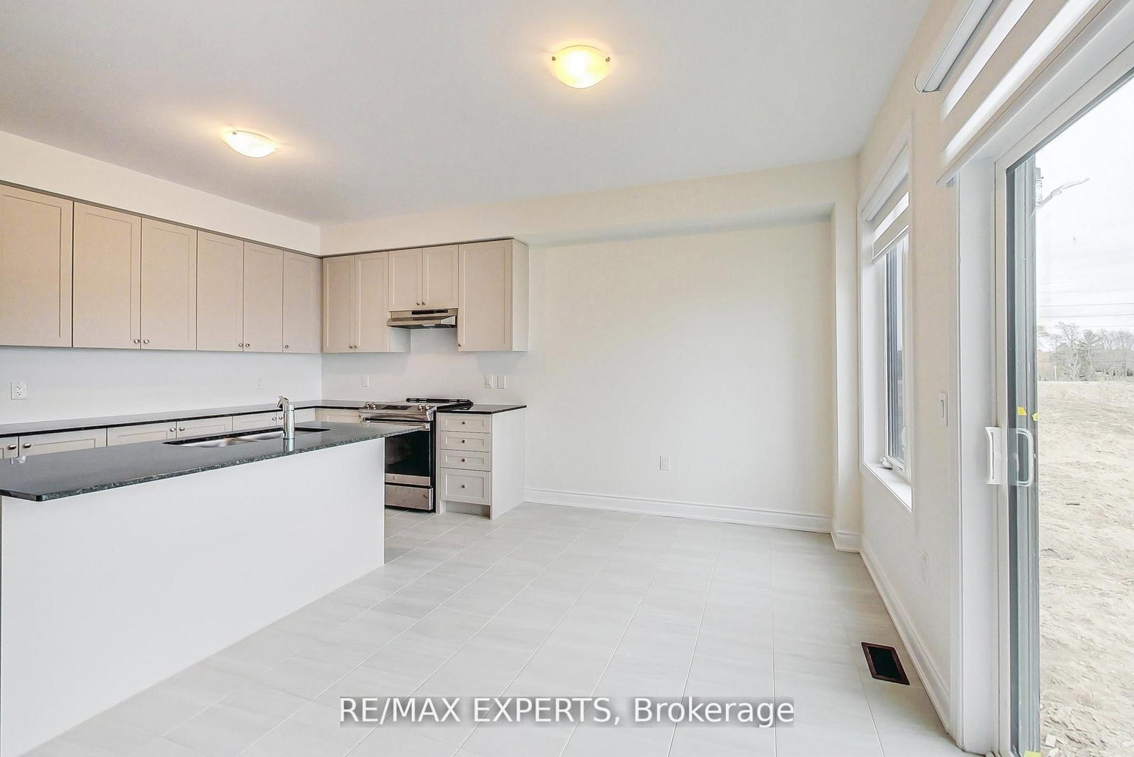 11 Union Boulevard • Wasaga Beach, ON photo 12