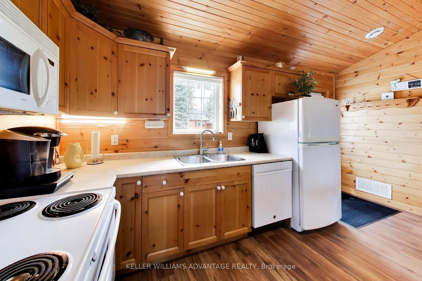 10 Cabin Crescent • Wasaga Beach, ON photo 13