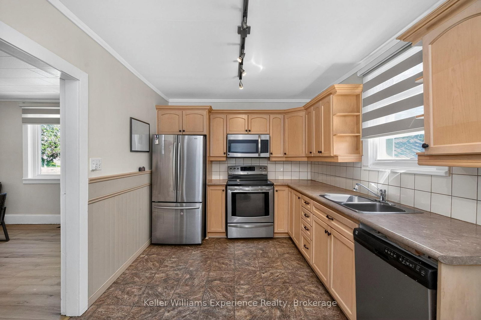 239 Oak Street • Clearview, ON photo 14