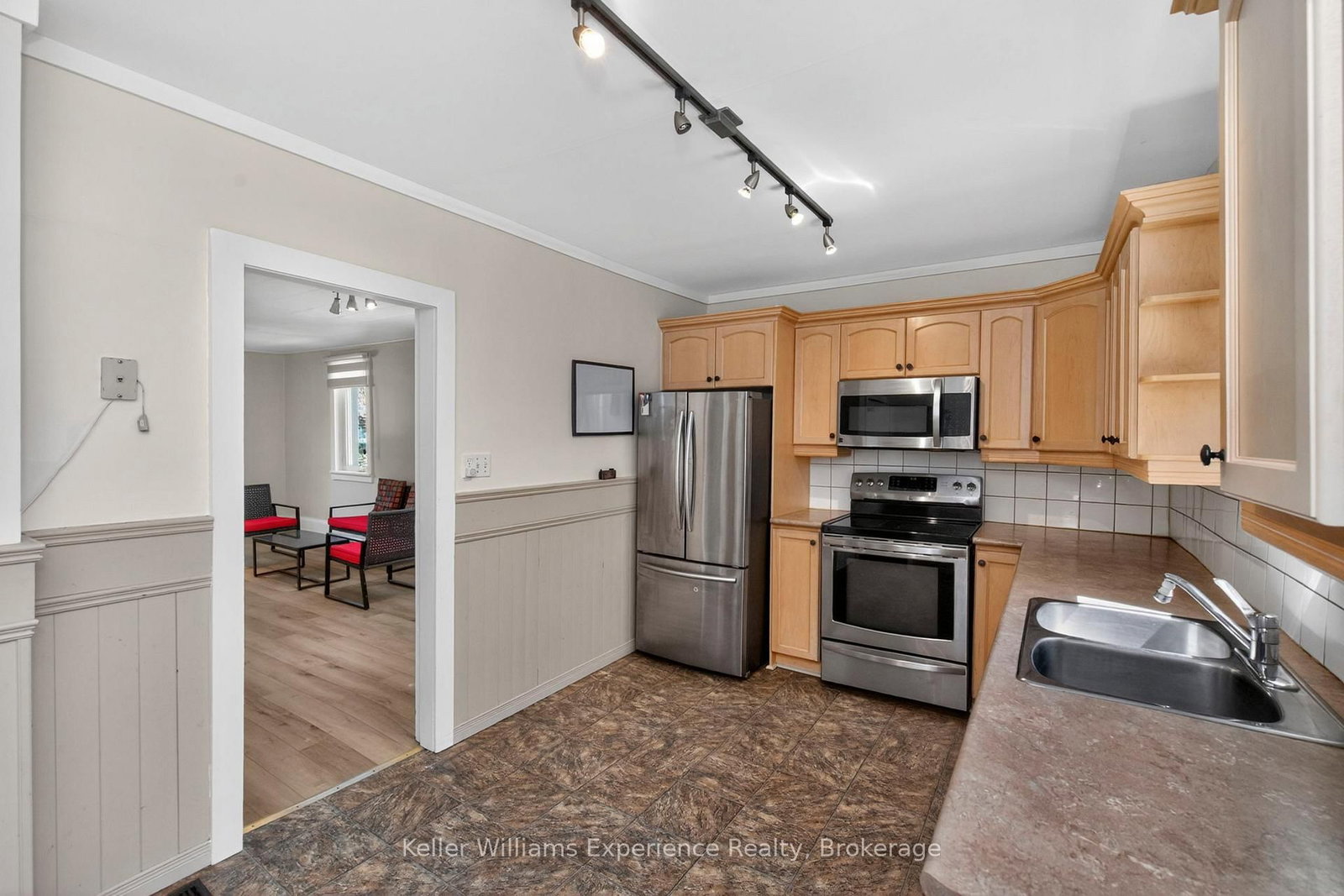 239 Oak Street • Clearview, ON photo 15