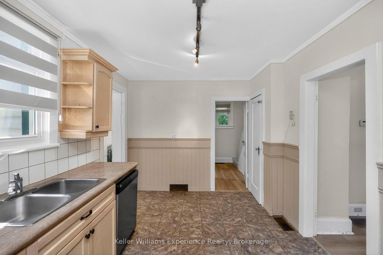 239 Oak Street • Clearview, ON photo 17