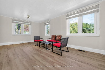 239 Oak Street • Clearview, ON photo 9