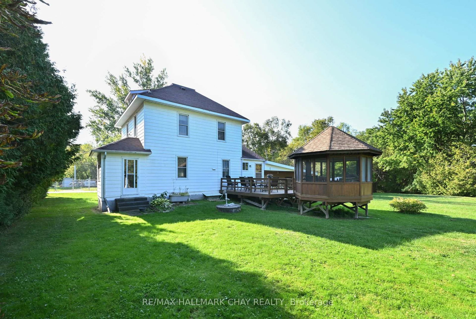 213 Dominion Drive • Clearview, ON photo 4