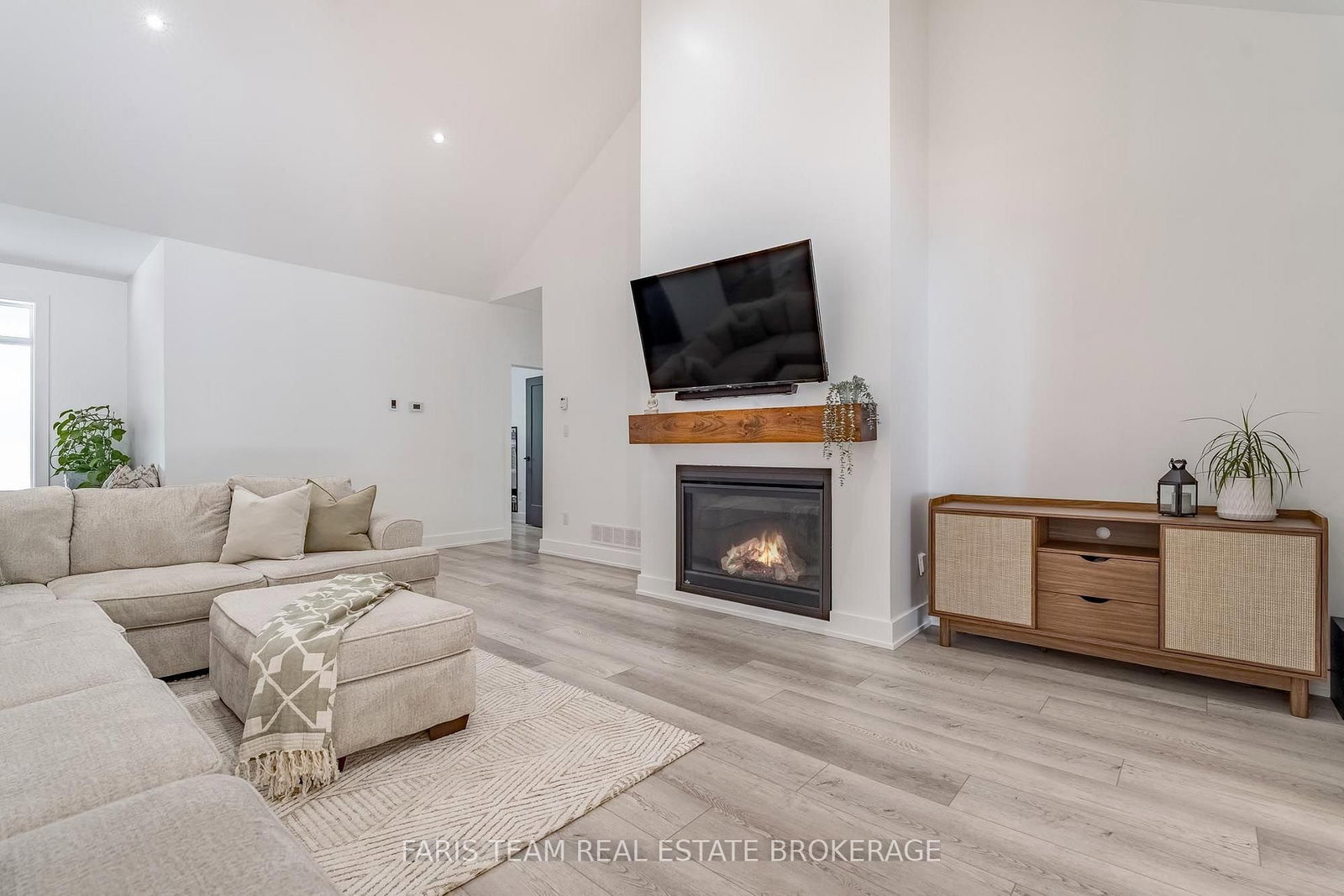 50 Beaufort Crescent • Tiny, ON photo 12