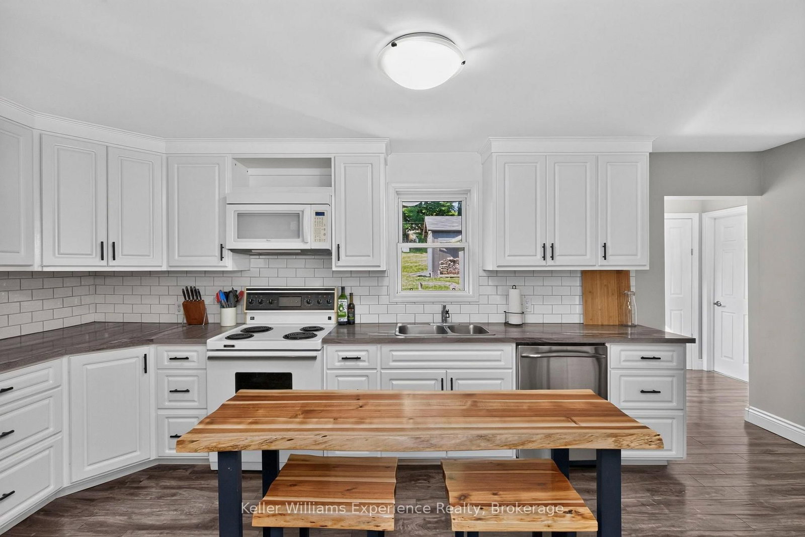 128 Ninth Street • Midland, ON photo 10