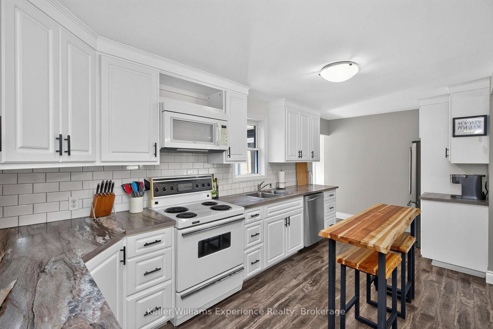 128 Ninth Street • Midland, ON photo 12