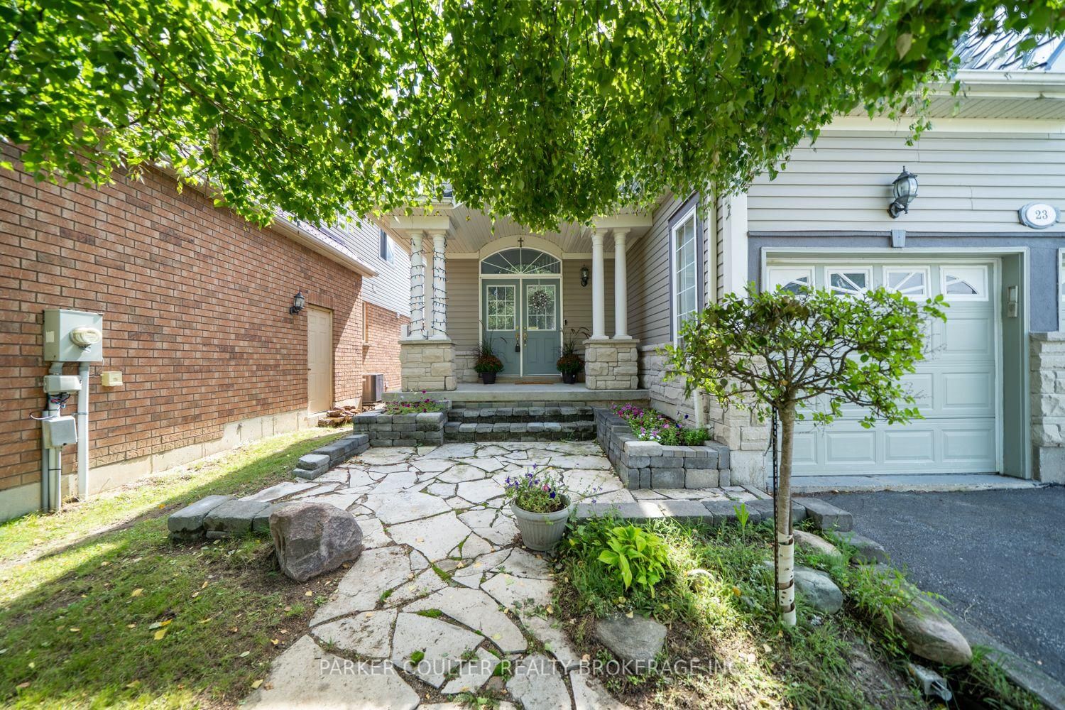 23 Sovereign's Gate • Barrie, ON photo 4