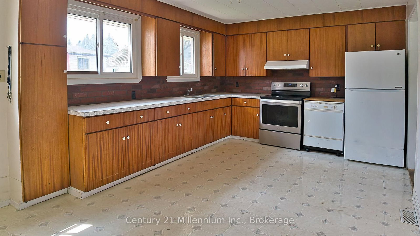 209 John Street • Clearview, ON photo 2
