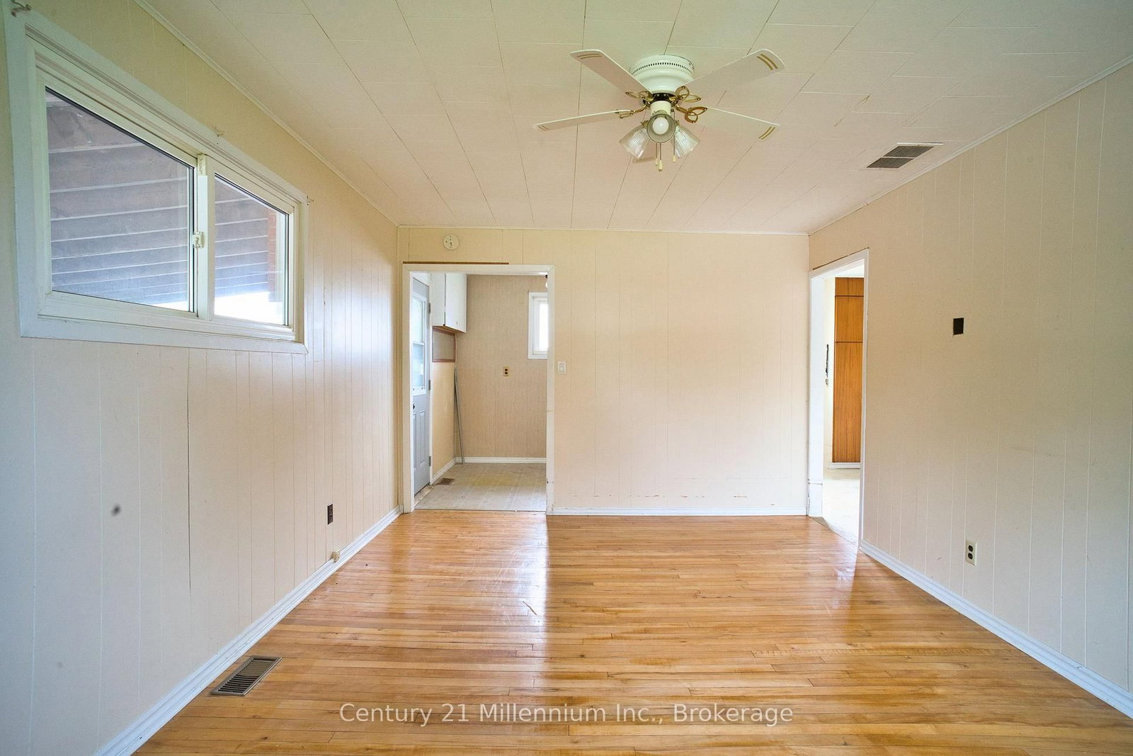 209 John Street • Clearview, ON photo 7