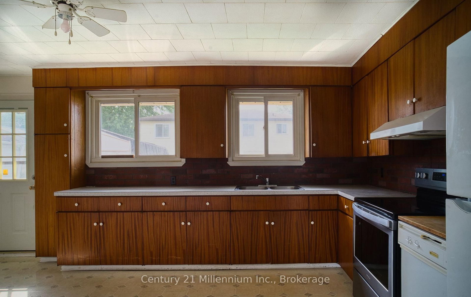 209 John Street • Clearview, ON photo 9