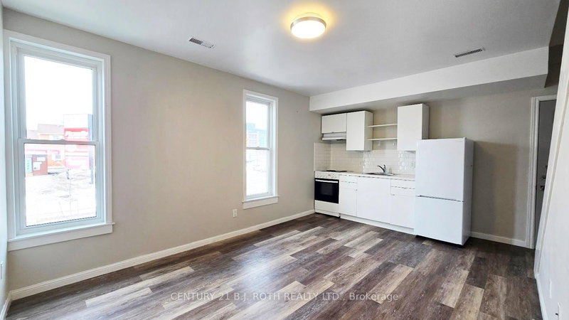 4 - 44 Front Street S