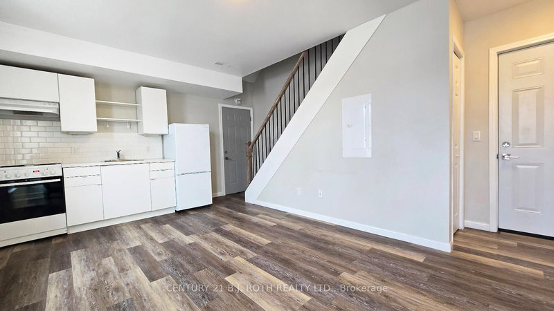 4 - 44 Front Street S