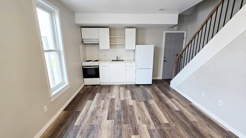 4 - 44 Front Street S
