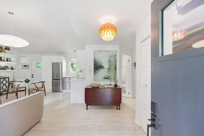 188 39TH Street S • Wasaga Beach, ON photo 3