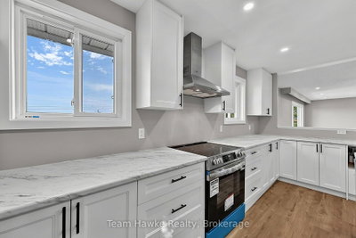 45 Easton Avenue • Tay, ON photo 9