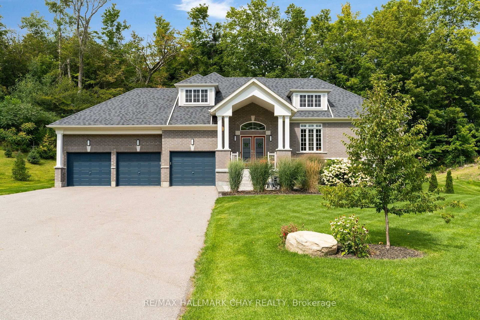 21 Ruby Ridge • Oro-Medonte, ON photo 2