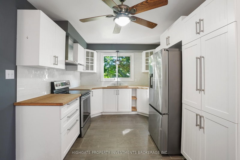 Upper - 85 Daphne Crescent