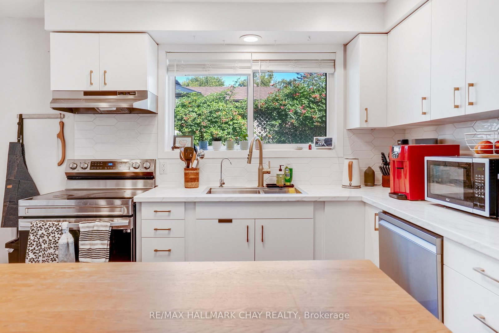 11 Daphne Crescent • Barrie, ON photo 14