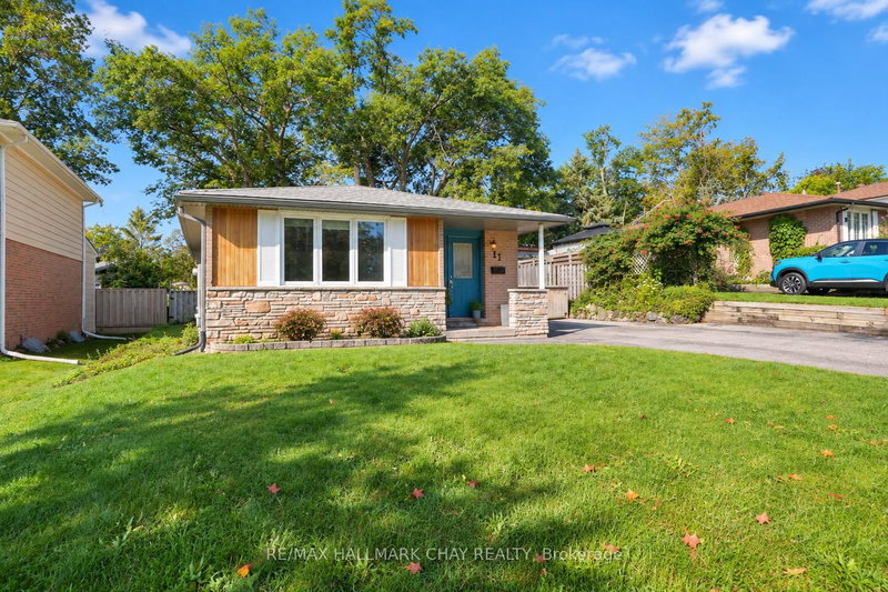 11 Daphne Crescent