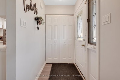 11 Daphne Crescent • Barrie, ON photo 4