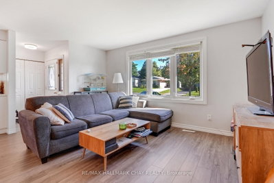 11 Daphne Crescent • Barrie, ON photo 5