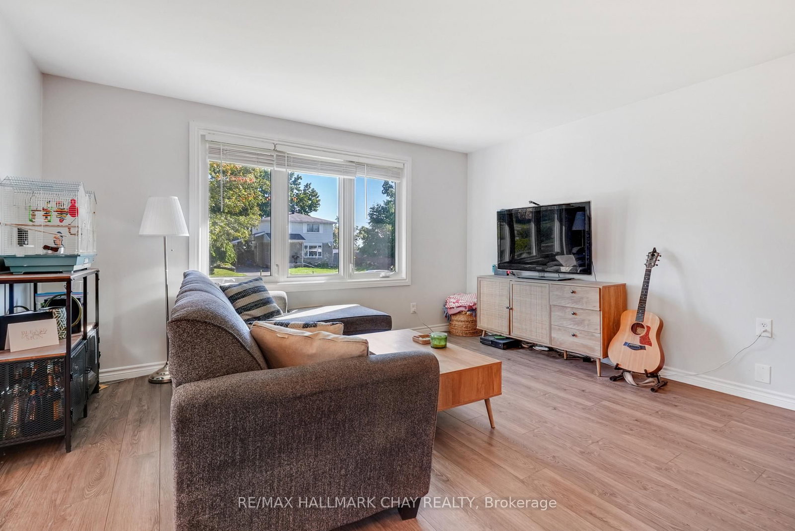 11 Daphne Crescent • Barrie, ON photo 6