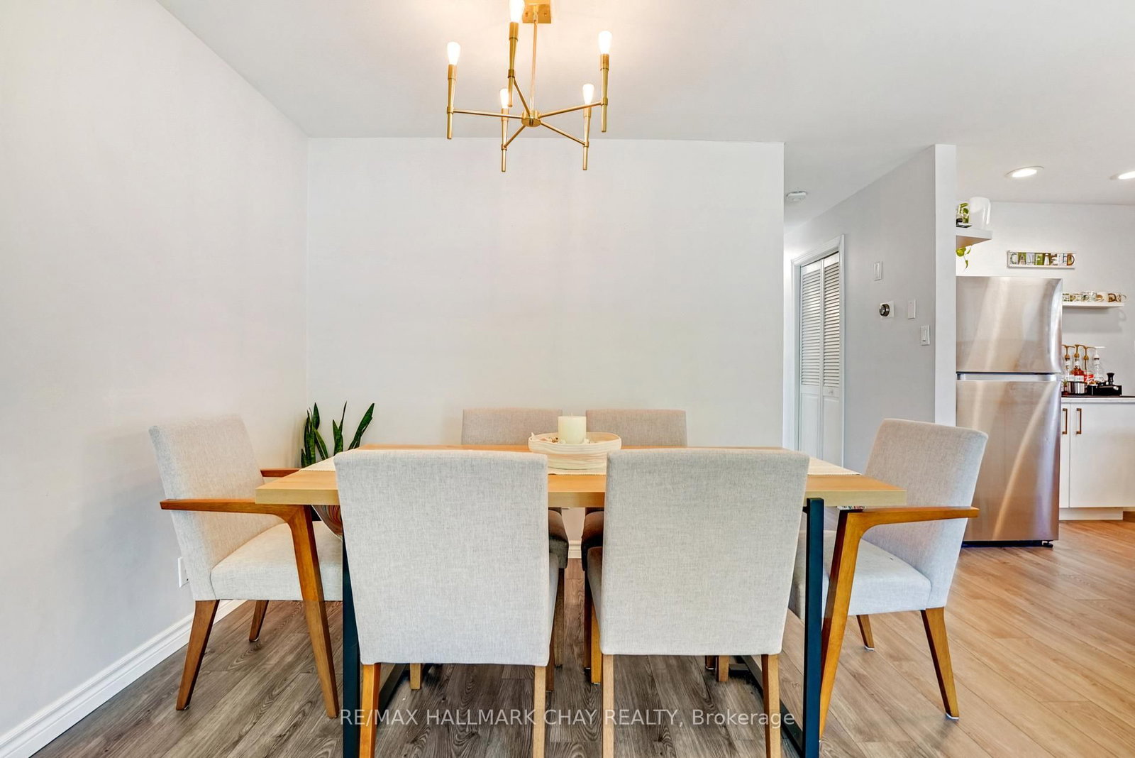 11 Daphne Crescent • Barrie, ON photo 8