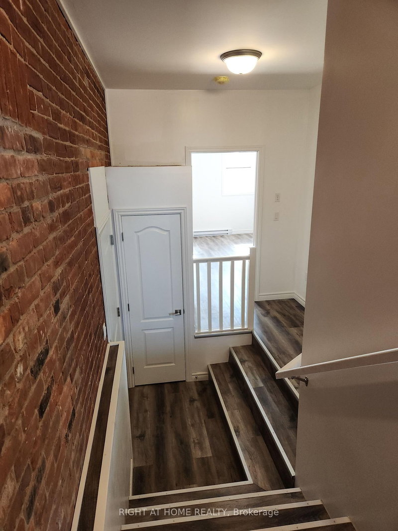 203 - 9 Queen Street W
