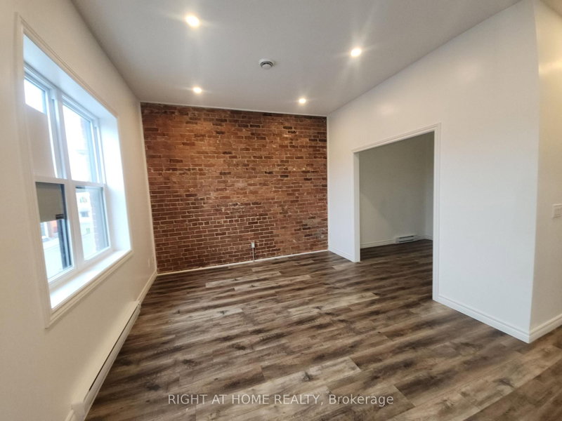 202 - 9 Queen Street W W