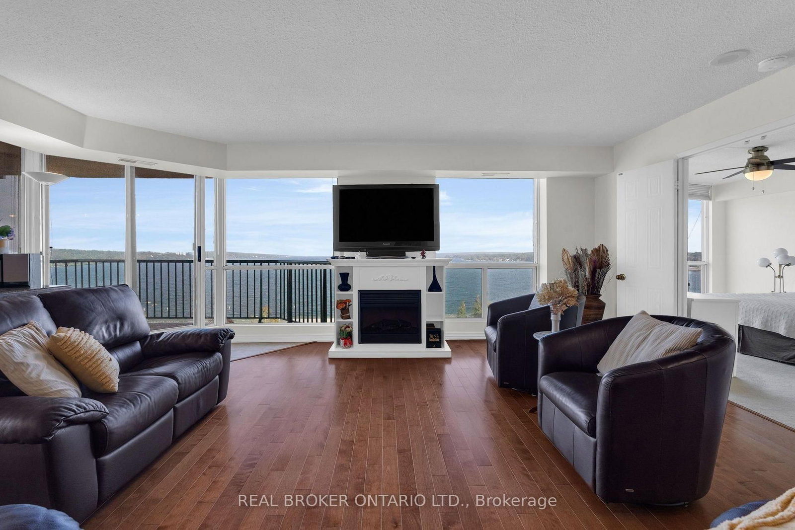 65 Ellen Street • #903 • Barrie, ON photo 16