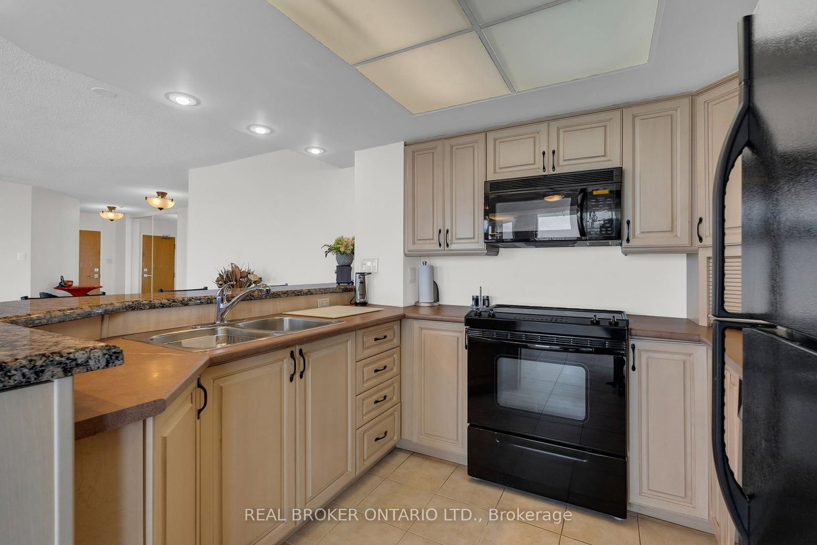 65 Ellen Street • #903 • Barrie, ON photo 8