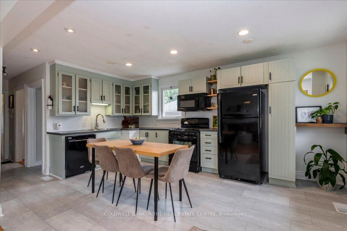 18 Agnes Street • Barrie, ON photo 5