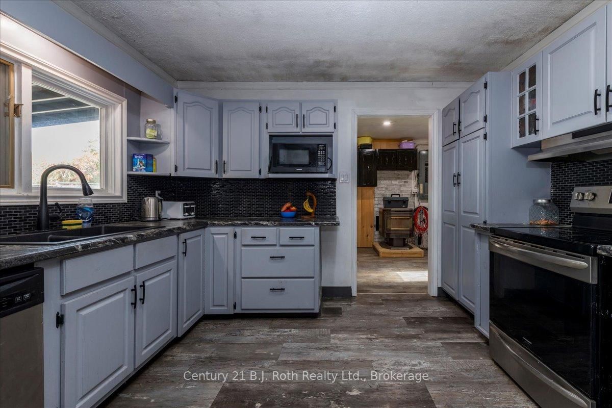 2286 Flos 10 Road • Springwater, ON photo 6