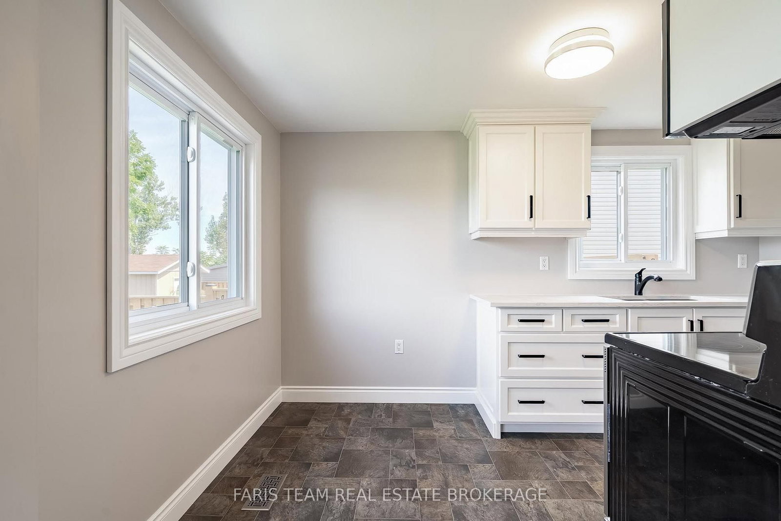 12 Arthur Avenue • Barrie, ON photo 11