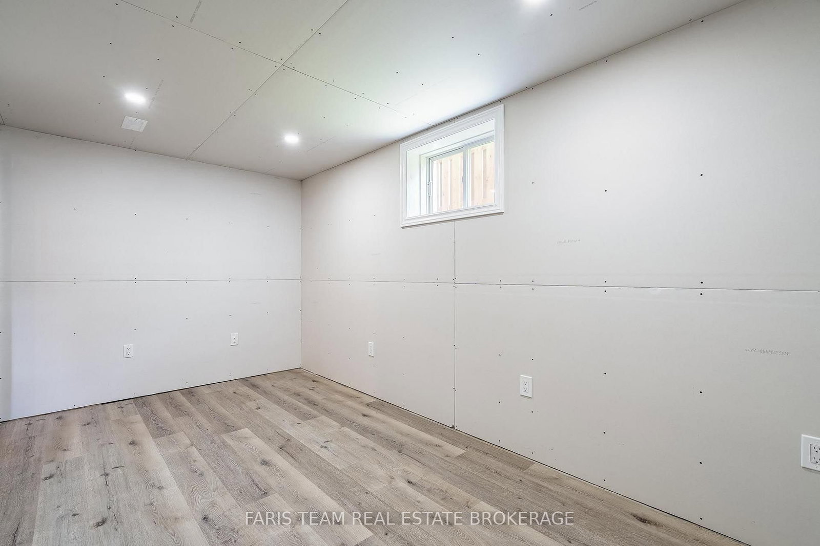 12 Arthur Avenue • Barrie, ON photo 24