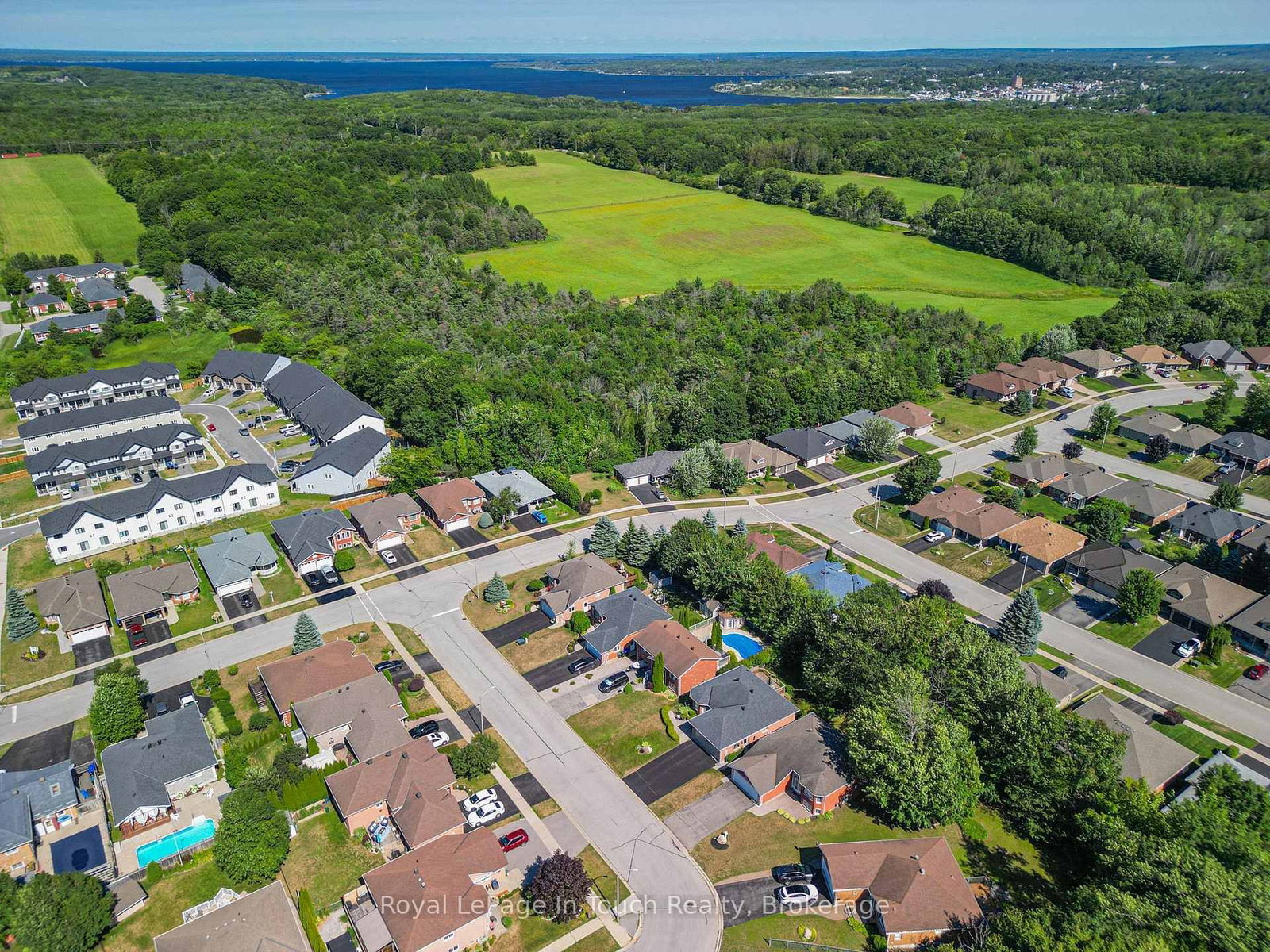 30 Charles Street • Penetanguishene, ON photo 11