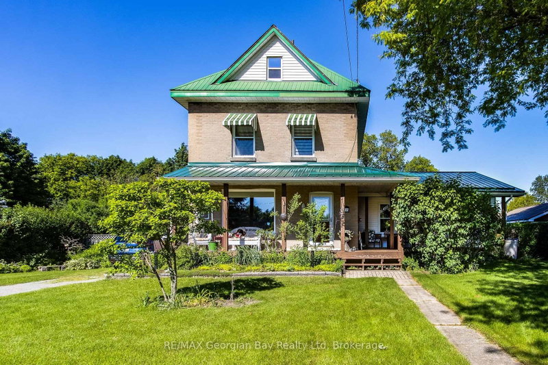 305 Lindsay Street E