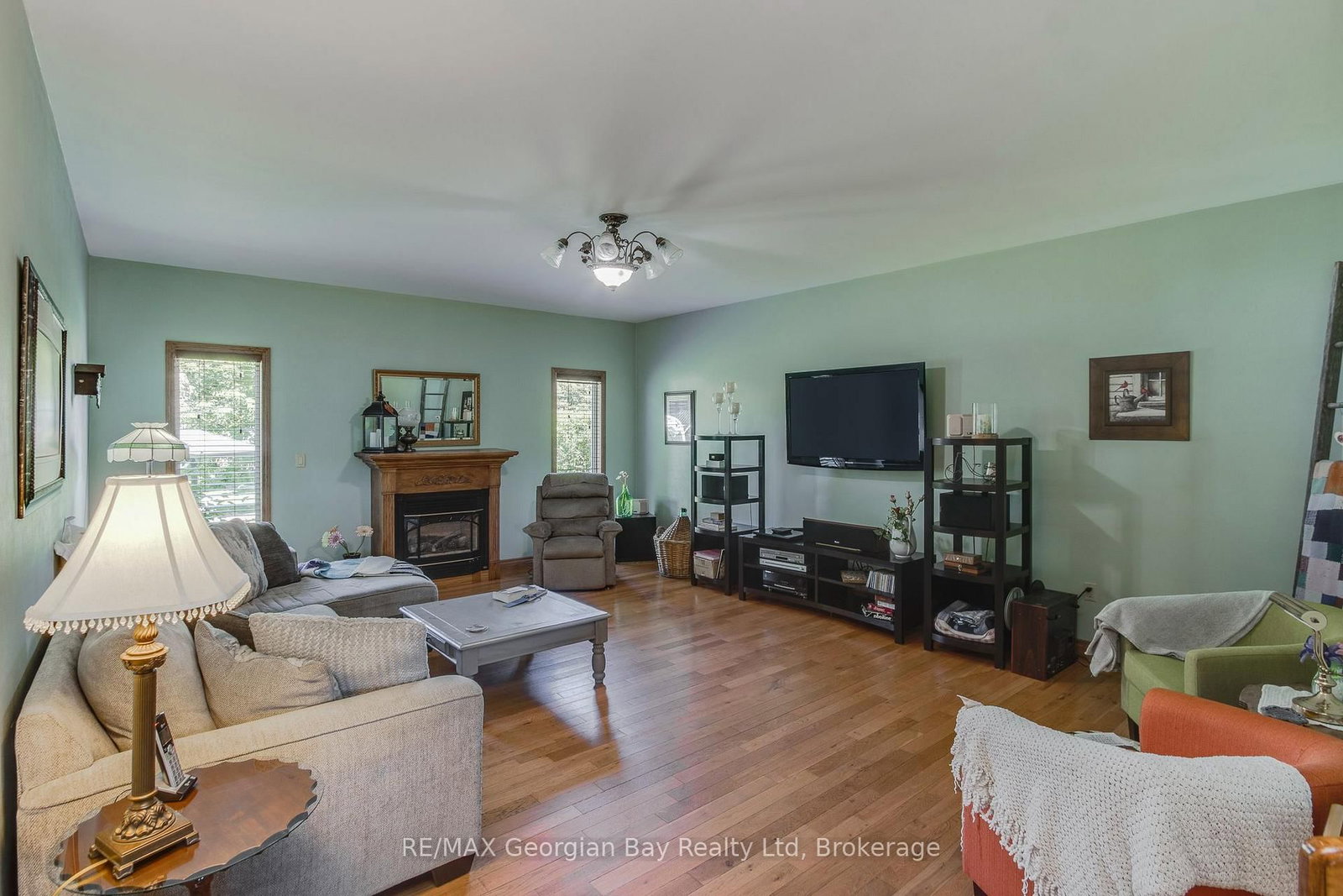 305 Lindsay Street E • Midland, ON photo 10