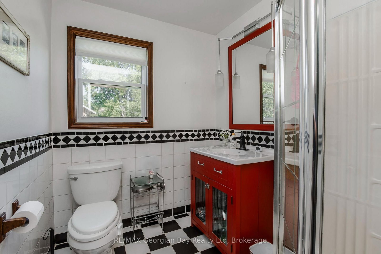 305 Lindsay Street E • Midland, ON photo 12