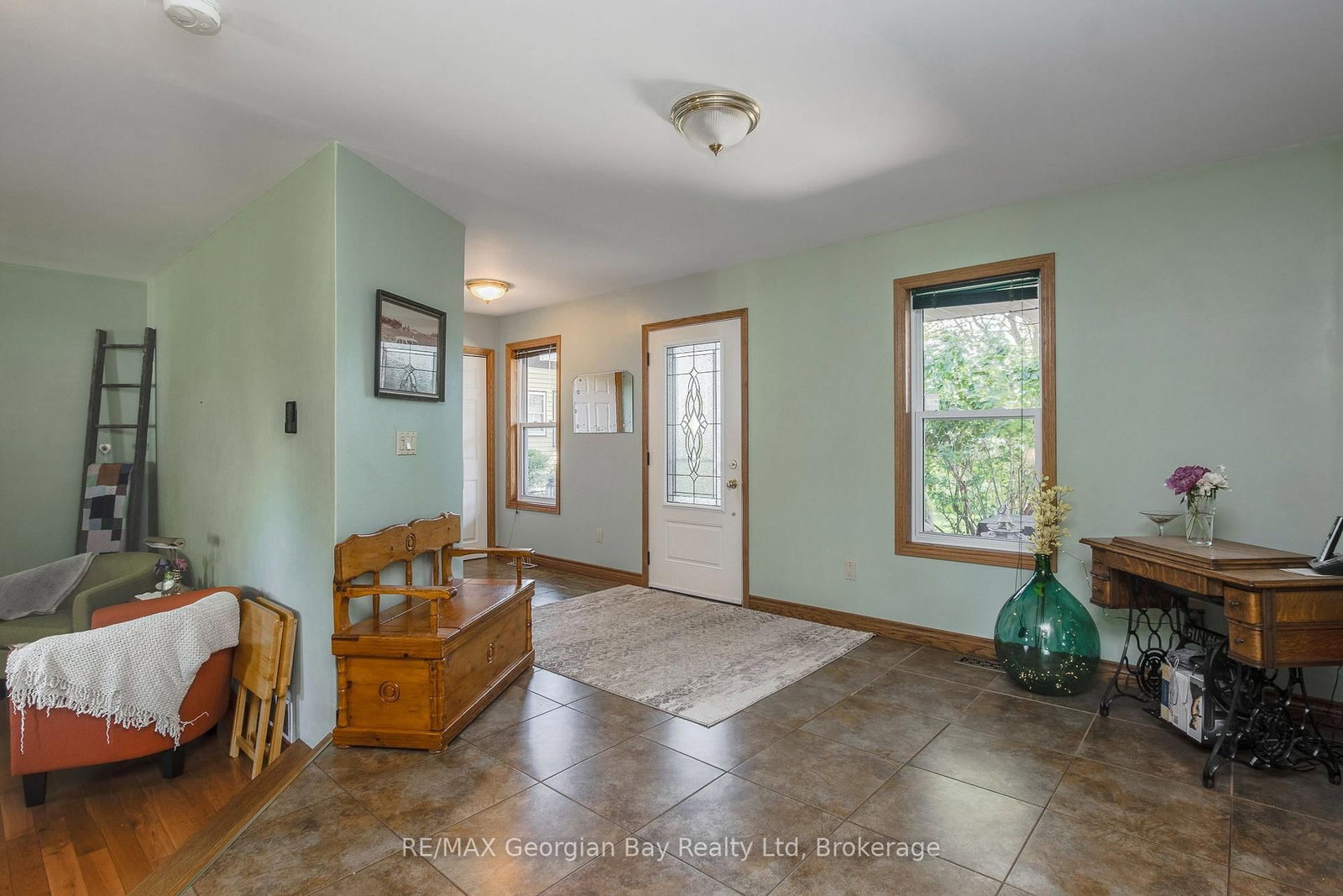 305 Lindsay Street E • Midland, ON photo 4