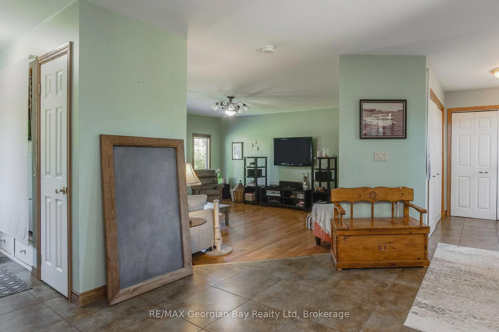 305 Lindsay Street E • Midland, ON photo 6