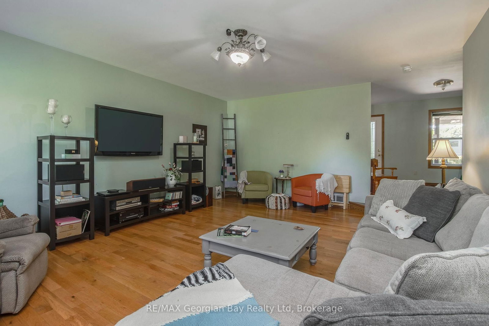 305 Lindsay Street E • Midland, ON photo 8