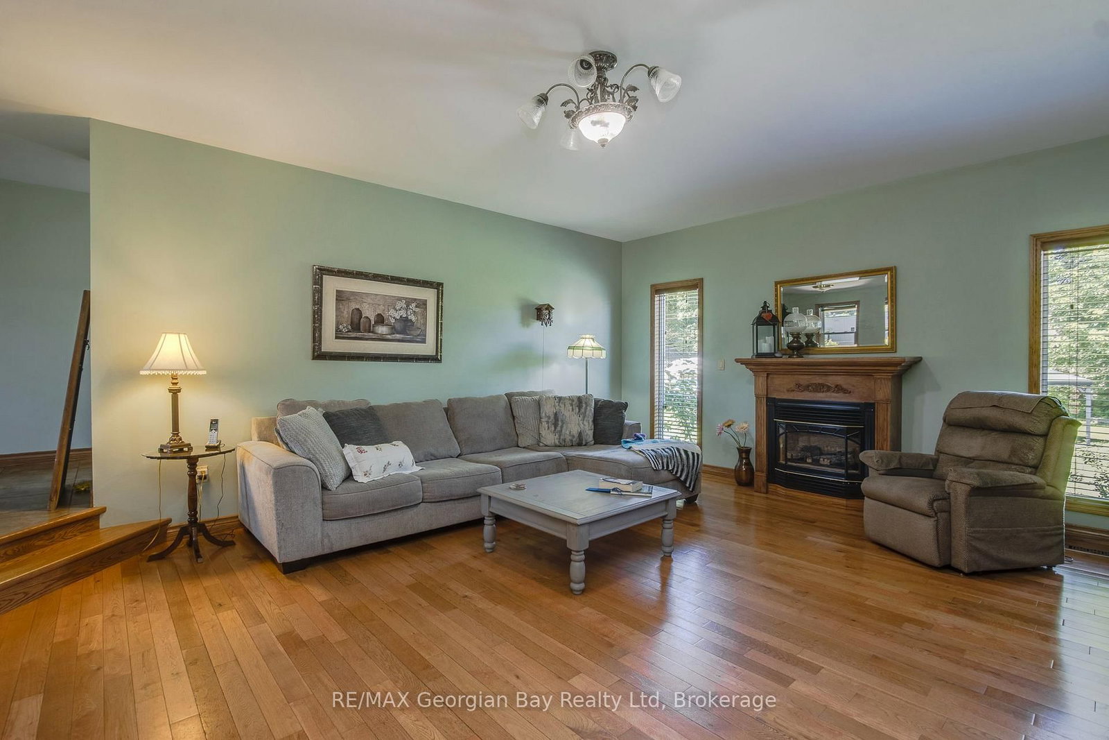 305 Lindsay Street E • Midland, ON photo 9
