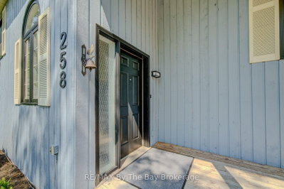 258 Sunnidale Street • Clearview, ON photo 4