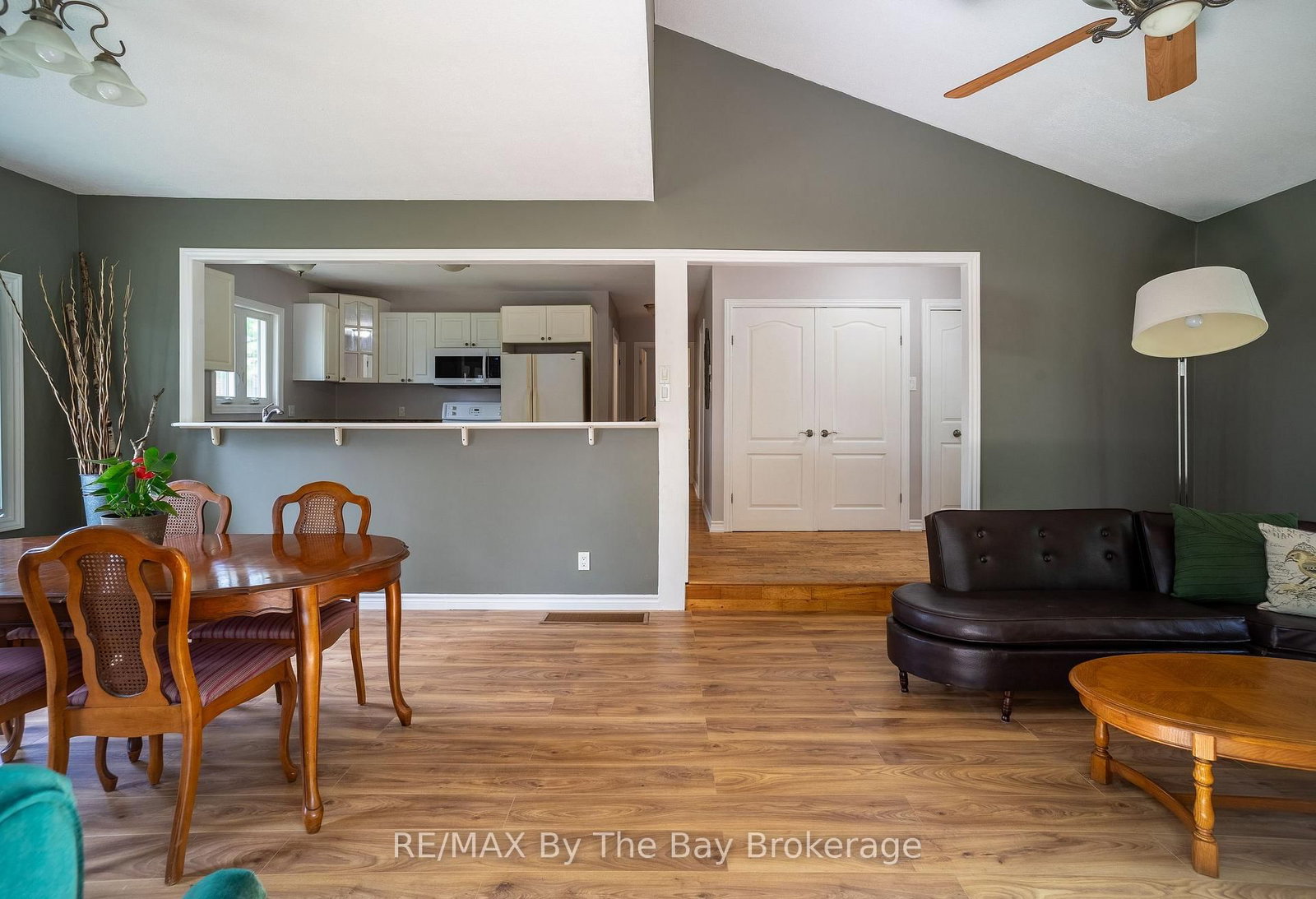 74 Oxbow Park Drive • Wasaga Beach, ON photo 8
