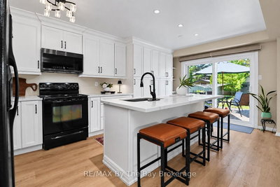 84 Wesley Avenue • Wasaga Beach, ON photo 4
