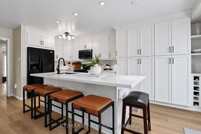 84 Wesley Avenue • Wasaga Beach, ON photo 5