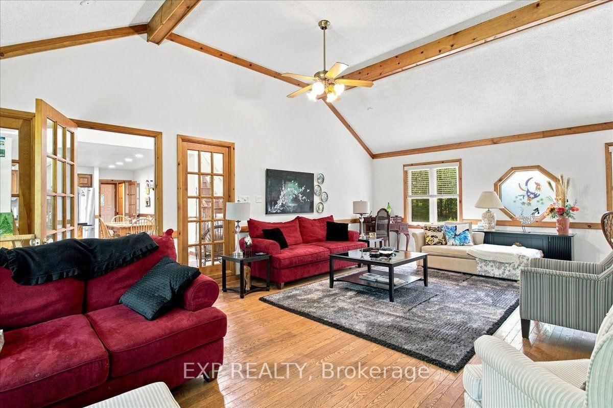 20 Pineshore Crescent • Tiny, ON photo 9